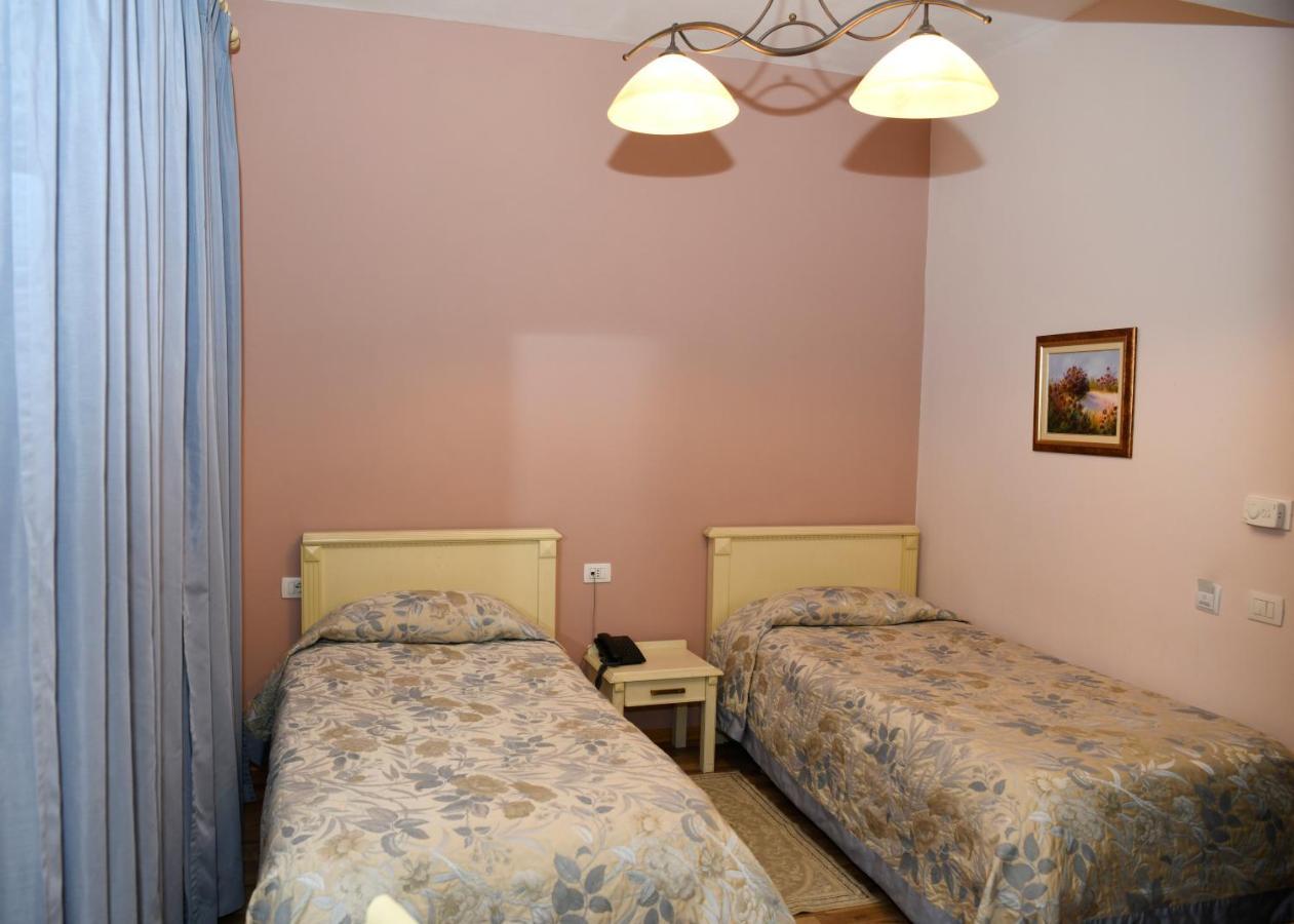 Hotel Restaurant Dreri Тирана Екстериор снимка