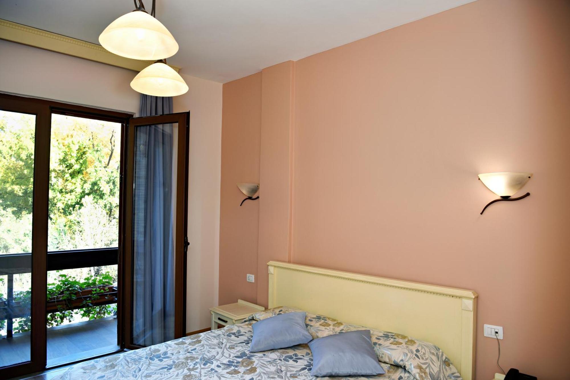 Hotel Restaurant Dreri Тирана Екстериор снимка