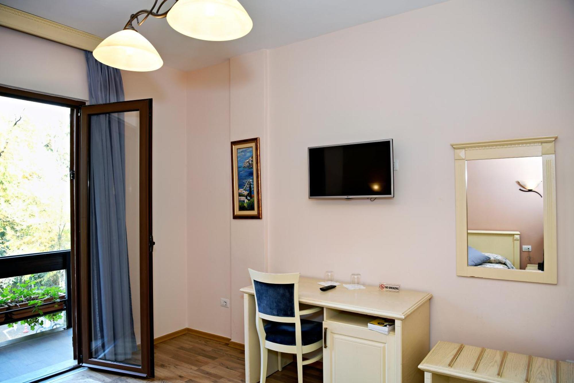 Hotel Restaurant Dreri Тирана Екстериор снимка