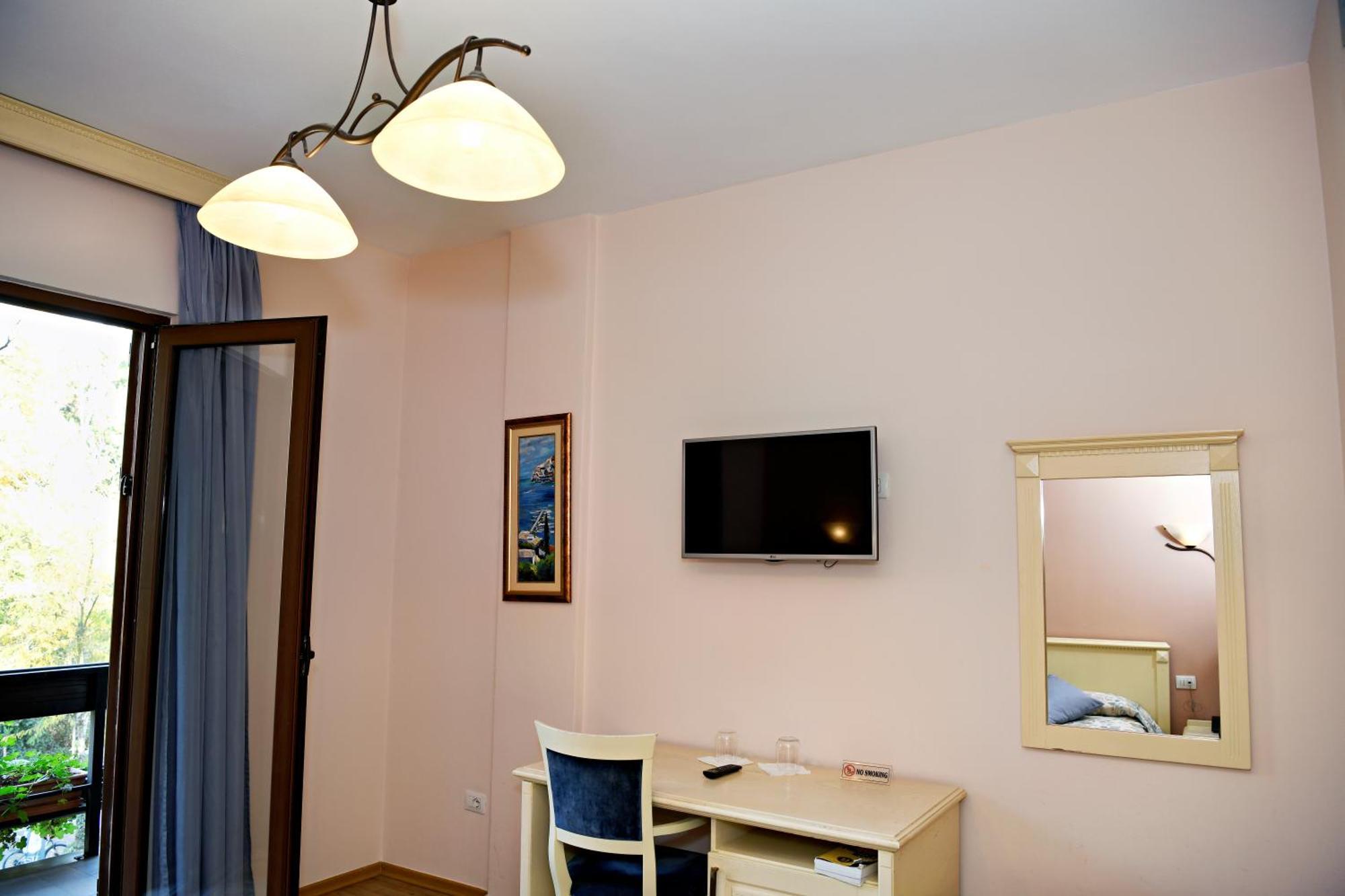 Hotel Restaurant Dreri Тирана Екстериор снимка
